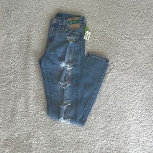 Aeropostale Size 4 Ripped Repreve Jeans
